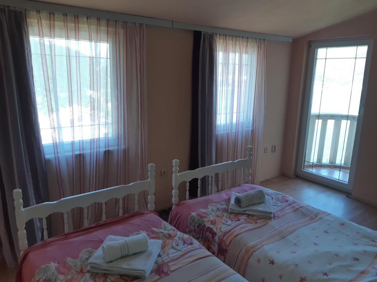 Villa Garden Apartments Herceg Novi Esterno foto